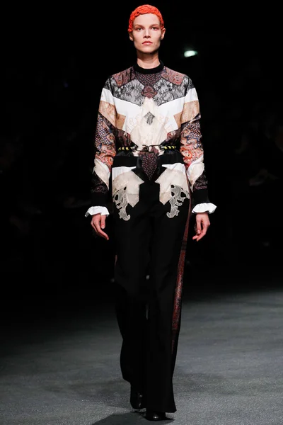 Look 46